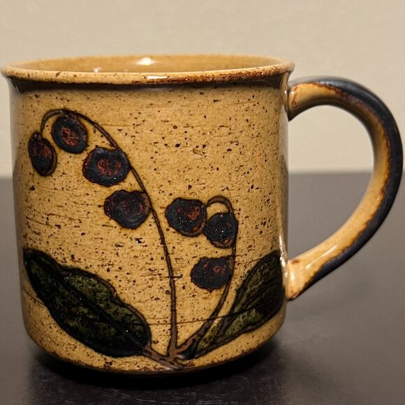 Vintage OTAGIRI JAPAN Floral Lily Flower Stoneware Mug w/ Brown Speckles ~ 1970s - Picture 1 of 11